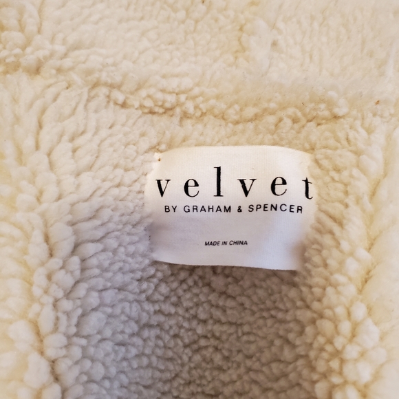 Vest - Picture 2 of 6